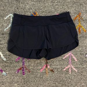 Lululemon Hotty Hot Low-Rise Lined Short 2.5"